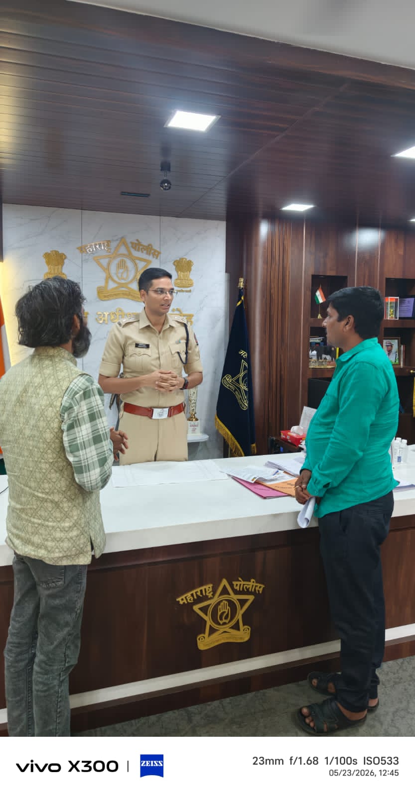 मौजे लोहा, येथील जायकवाडी वसाहतीमधील पंचशील ध्वज व बुद्ध विहाराची पाटी अनधिकृतपणे काढणाऱ्या संबंधितांवर अनुसूचित जाती व अनुसूचित जमाती अंतर्गत गुन्हा दाखल करा पोलीस अधिक्षक यांच्या कडे : वंचित बहुजन आघाडीची मागणी