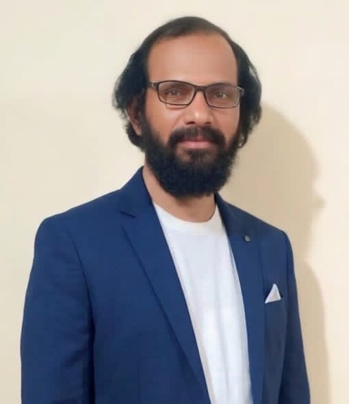 युगंधरा आंतरराष्ट्रीय स्वातंत्र्यवीर सावरकर काव्यमुकुटमणी पुरस्कार' कवी संतोष चिले यांना प्रदान