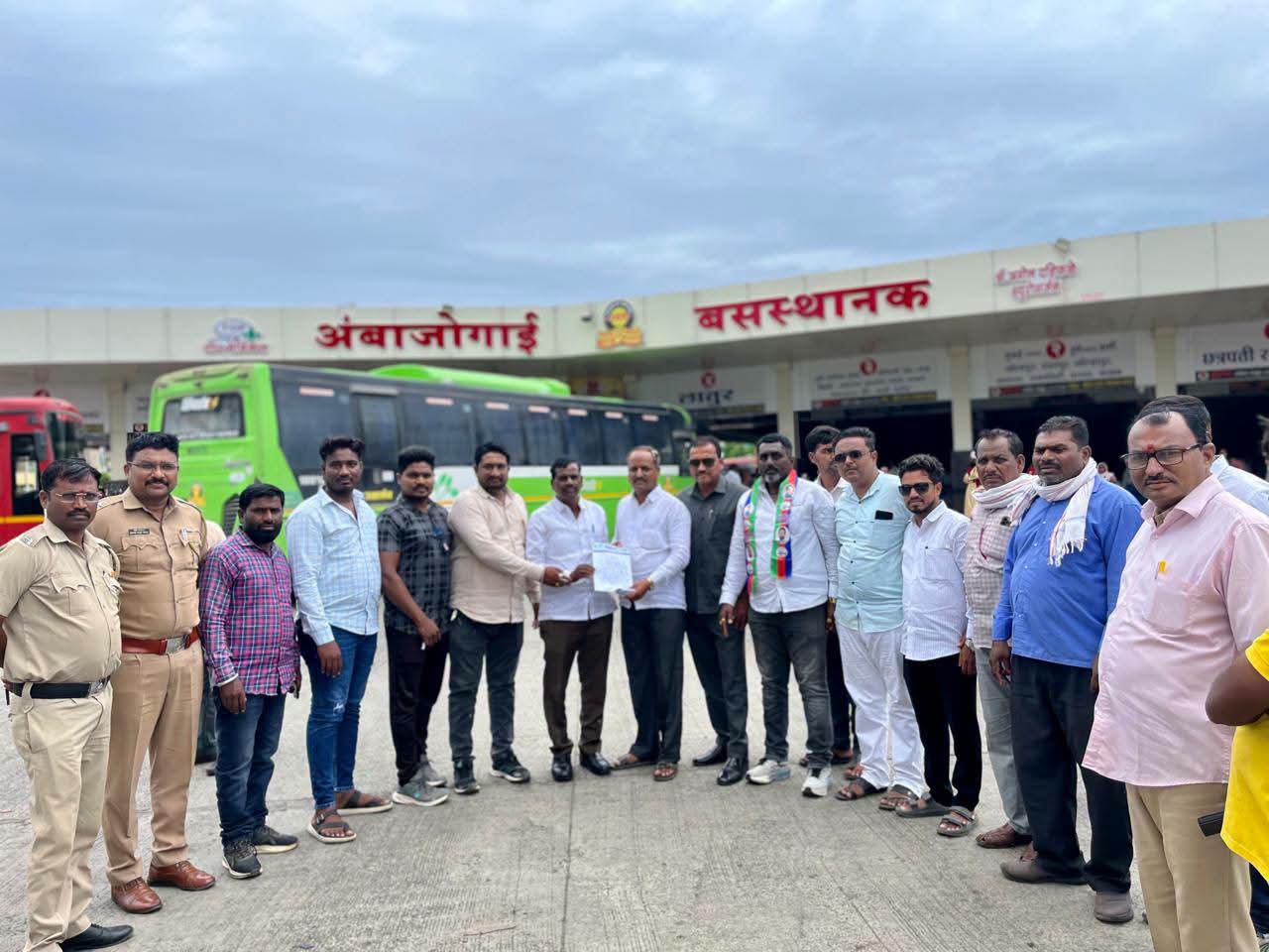 अंबाजोगाई बस स्थानकातील आगार प्रमुखांच्या ढीसाळ नियोजनामुळे अपघातांना निमंत्रण भीमशक्ती लोकजनशक्ती पार्टी