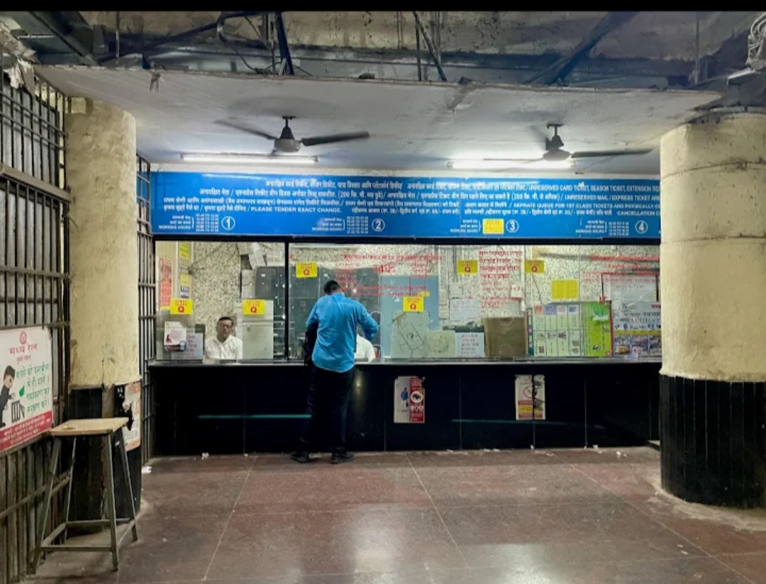 उल्हासनगर रेल्वे स्थानकावर सुट्ट्या पैशांवरून प्रवाशांचा संताप
