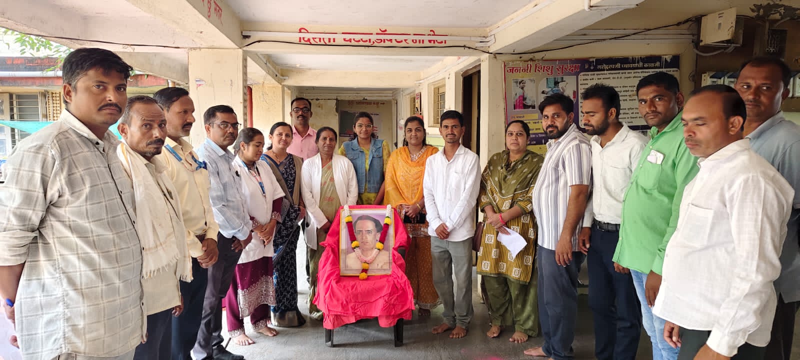 धनगर पिंपरी प्राथमिक आरोग्य केंद्रात लोकशाहीर अण्णाभाऊ साठे जयंती उत्साहात साजरी