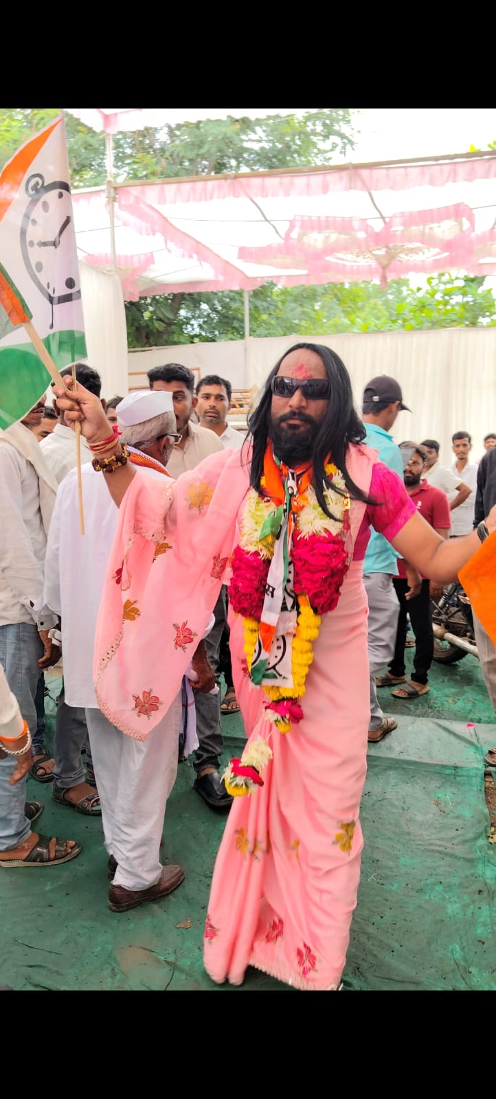 लाडकी बहीण' योजनेचे बंद मानधन तात्काळ सुरू करा