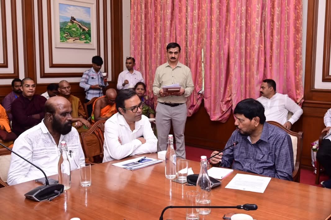 मा. रामदास आठवले यांची राज्य, सामाजिक,न्याय,व अधिकारिता मंत्रालय यांच्या सोबत मुंबई येथील बुध्दभूमी फाउंडेशन बाबत बैठक