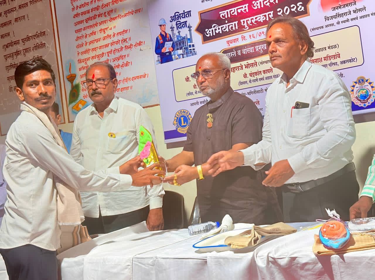 संपादक गणेश जाधव यांना आदर्श पत्रकारिता पुरस्कार
