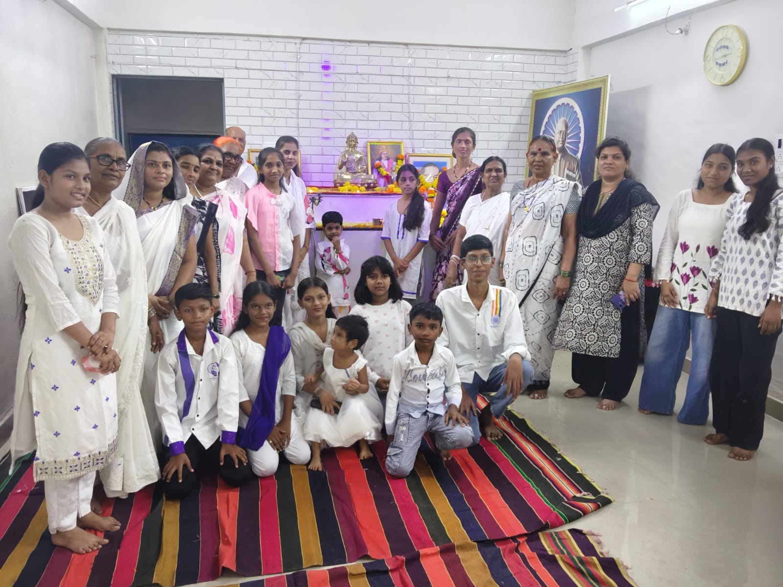 पंचशील बुद्ध विहारात वर्षावास निमित्त इंगळे परिवाराकडून खीरदान